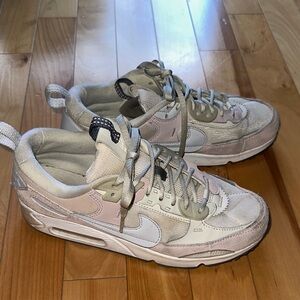 Nike Air Max Style Women’s Sneakers in white